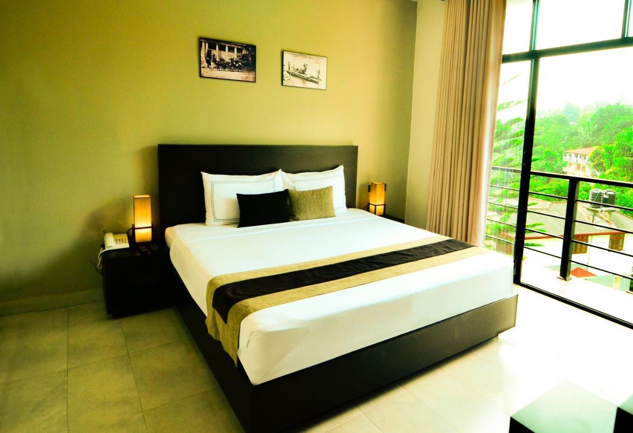 Pine Hill Готель 3*